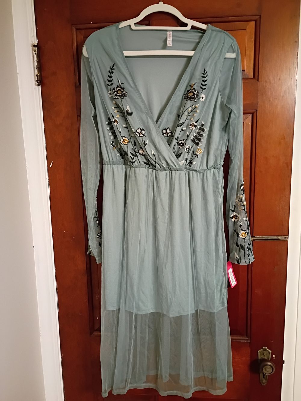 Xhilaration Sage Green Embroidered Long Sleeve Midi Dress size L